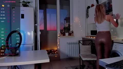 Snapshot of magiclovexo chatting on 5, 2, 2025 MagicLove online show from 5, 2, 2025