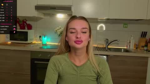 Snapshot of magiclovexo chatting on 11, 9, 2025 MagicLove online show from 11, 9, 2025