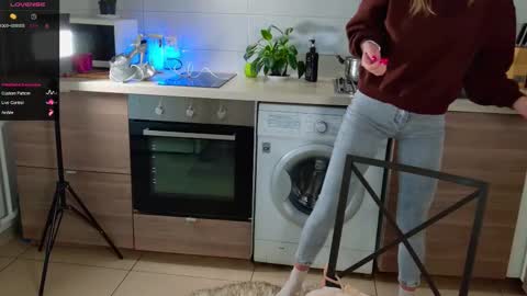 Snapshot of magiclovexo chatting on 2, 10, 2025 MagicLove online show from 2, 10, 2025