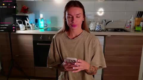 Snapshot of magiclovexo chatting on 14, 10, 2025 MagicLove online show from 14, 10, 2025