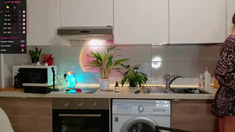 Snapshot of magiclovexo chatting on 2, 11, 2025 MagicLove online show from 2, 11, 2025