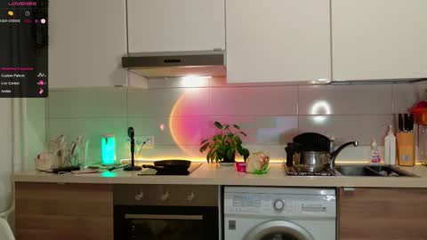 Snapshot of magiclovexo chatting on 6, 11, 2025 MagicLove online show from 6, 11, 2025