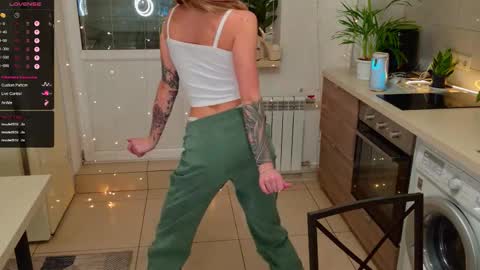 Snapshot of magiclovexo chatting on 30, 11, 2025 MagicLove online show from 30, 11, 2025