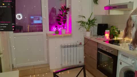 Snapshot of magiclovexo chatting on 15, 12, 2025 MagicLove online show from 15, 12, 2025