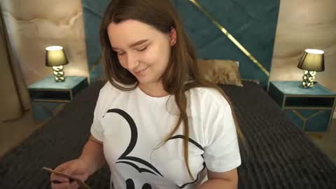Snapshot of magicpeachhs chatting on 15, 7, 2026 Emily online show from 15, 7, 2026