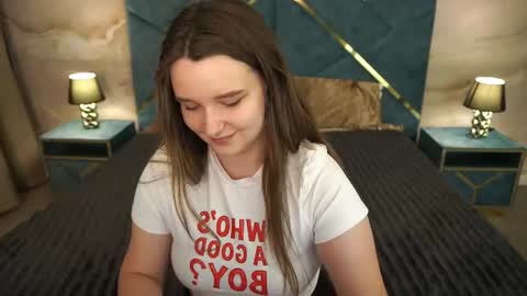 Snapshot of magicpeachhs chatting on 15, 7, 2026 Emily online show from 15, 7, 2026