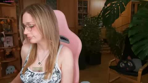 Snapshot of magicstylex chatting on 9, 10, 2025 Nicole online show from 9, 10, 2025