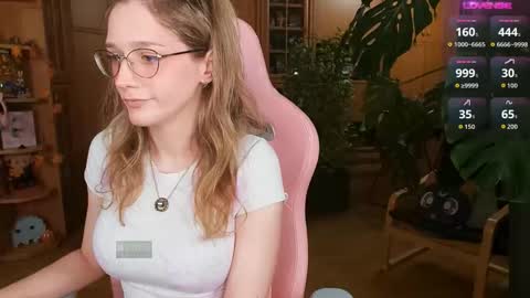 Snapshot of magicstylex chatting on 21, 10, 2025 Nicole online show from 21, 10, 2025