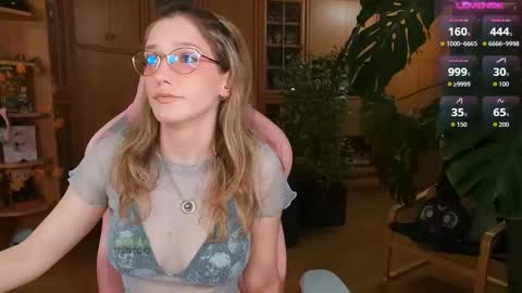 Snapshot of magicstylex chatting on 22, 10, 2025 Nicole online show from 22, 10, 2025