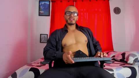 Snapshot of magnusclark chatting on 11, 11, 2025 Magnusclark online show from 11, 11, 2025