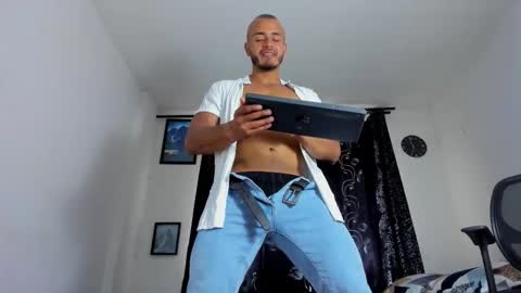 Snapshot of magnusclark chatting on 18, 11, 2025 Magnusclark online show from 18, 11, 2025