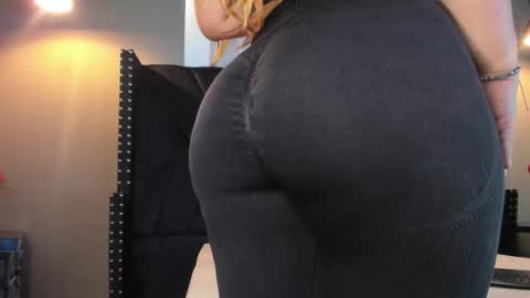 MAHIA online show from 3, 12, 2025