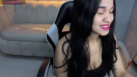 Snapshot of maia_tx chatting on 28, 10, 2025 Online 800 to 1400 online show from 28, 10, 2025