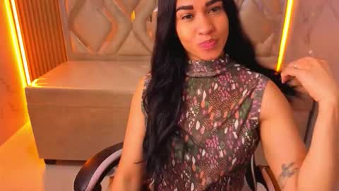 Snapshot of maia_tx chatting on 15, 12, 2025 Online 800 to 1400 online show from 15, 12, 2025