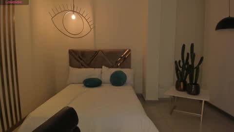 Snapshot of maiacollins chatting on 19, 10, 2025 Maia online show from 19, 10, 2025