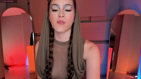 Snapshot of maiacollins chatting on 23, 10, 2025 Maia online show from 23, 10, 2025