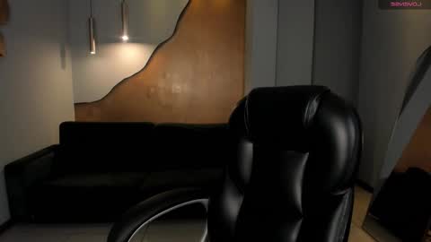 Snapshot of maiacollins chatting on 27, 10, 2025 Maia online show from 27, 10, 2025