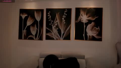 Snapshot of maiacollins chatting on 3, 11, 2025 Maia online show from 3, 11, 2025