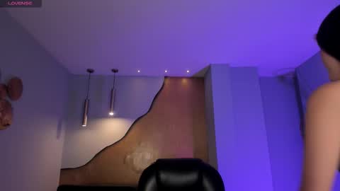 Snapshot of maiacollins chatting on 7, 11, 2025 Maia online show from 7, 11, 2025