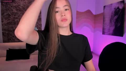 Snapshot of maiacollins chatting on 12, 11, 2025 Maia online show from 12, 11, 2025