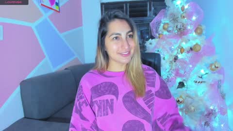 Snapshot of maiaconnor chatting on 8, 1, 2025 online show from 8, 1, 2025