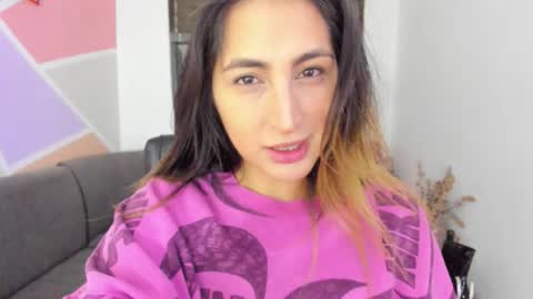 Snapshot of maiaconnor chatting on 10, 10, 2025 online show from 10, 10, 2025