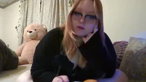 Snapshot of maicii006 chatting on 3, 12, 2025 maicii006 online show from 3, 12, 2025