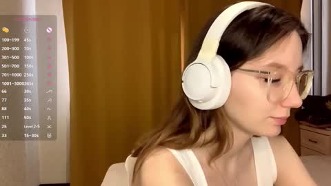 Elina online show from 15, 10, 2025