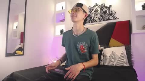 Maiky Cooper online show from 2, 3, 2025