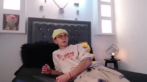 Maiky Cooper online show from 5, 3, 2025