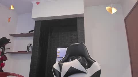 Carolina Barrantes Munera online show from 17, 2, 2025