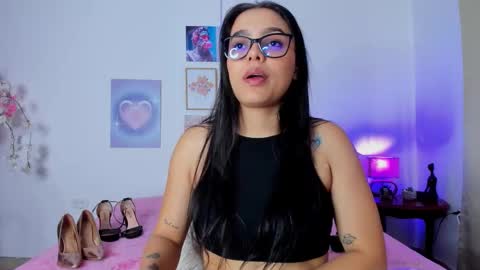 Snapshot of maithe_022 chatting on 25, 10, 2025 mai online show from 25, 10, 2025