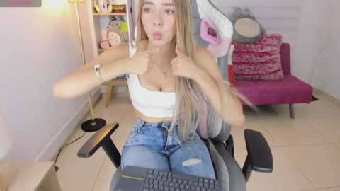 Snapshot of majo_gomez chatting on 11, 12, 2024 Majo online show from 11, 12, 2024