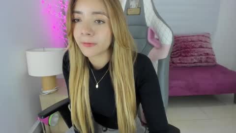 Snapshot of majo_gomez chatting on 10, 2, 2025 Majo online show from 10, 2, 2025