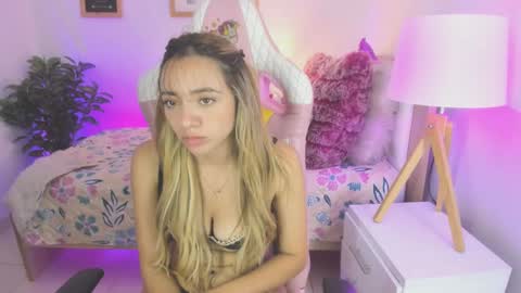 Snapshot of majo_gomez chatting on 19, 2, 2025 Majo online show from 19, 2, 2025