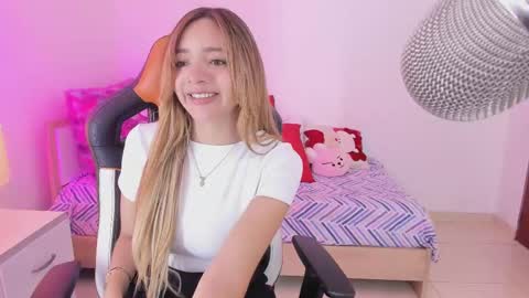 Snapshot of majo_gomez chatting on 12, 3, 2025 Majo online show from 12, 3, 2025