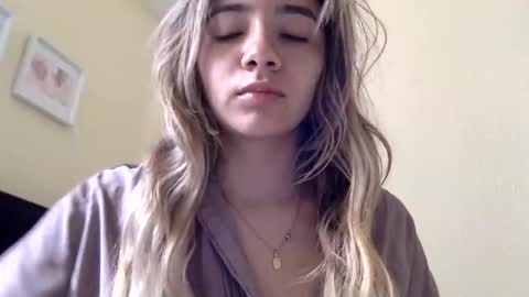 majo_gomezz online show from 10, 4, 2026