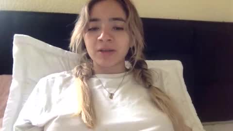 Snapshot of majo_gomezz chatting on 30, 4, 2026 majo_gomezz online show from 30, 4, 2026