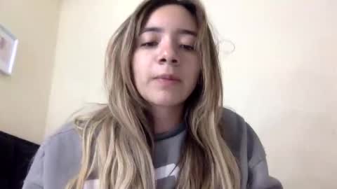 Snapshot of majo_gomezz chatting on 7, 5, 2026 majo_gomezz online show from 7, 5, 2026