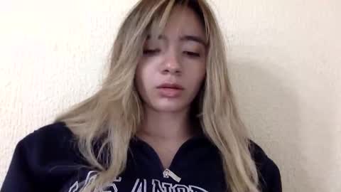 Snapshot of majo_gomezz chatting on 21, 5, 2026 majo_gomezz online show from 21, 5, 2026