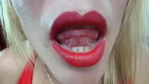 Snapshot of majo_soussa chatting on 1, 10, 2025 Majo Soussa online show from 1, 10, 2025