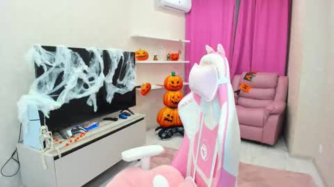 Snapshot of make_love_1 chatting on 24, 10, 2025 Chloe online show from 24, 10, 2025