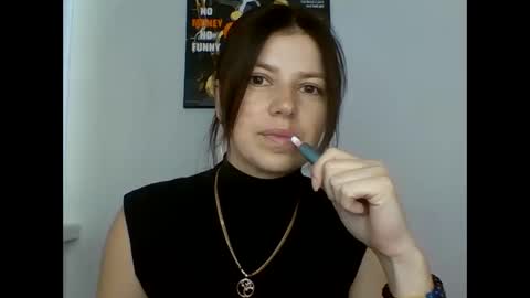 make_mesmile online show from 25, 5, 2026
