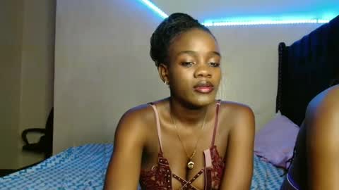 Snapshot of malani_malia chatting on 13, 11, 2025 malani_malia online show from 13, 11, 2025