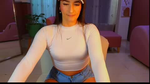 Snapshot of malen_fitnessmilf chatting on 11, 10, 2025 malen_fitnessmilf online show from 11, 10, 2025