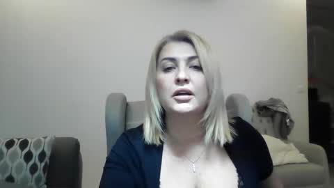Snapshot of malorine chatting on 25, 11, 2025 malorine online show from 25, 11, 2025