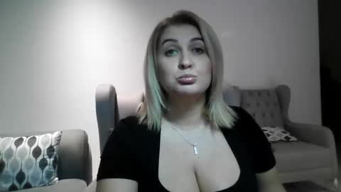 Snapshot of malorine chatting on 30, 11, 2025 malorine online show from 30, 11, 2025