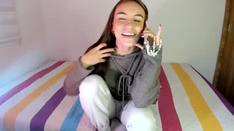 instagram  nueela   online show from 25, 3, 2026