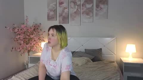 manic_pixie_ online show from 5, 2, 2025