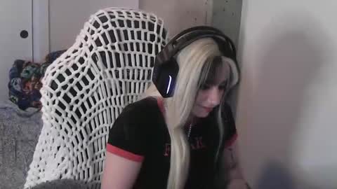 Snapshot of manicpixieslutt chatting on 23, 11, 2025 manicpixieslutt online show from 23, 11, 2025